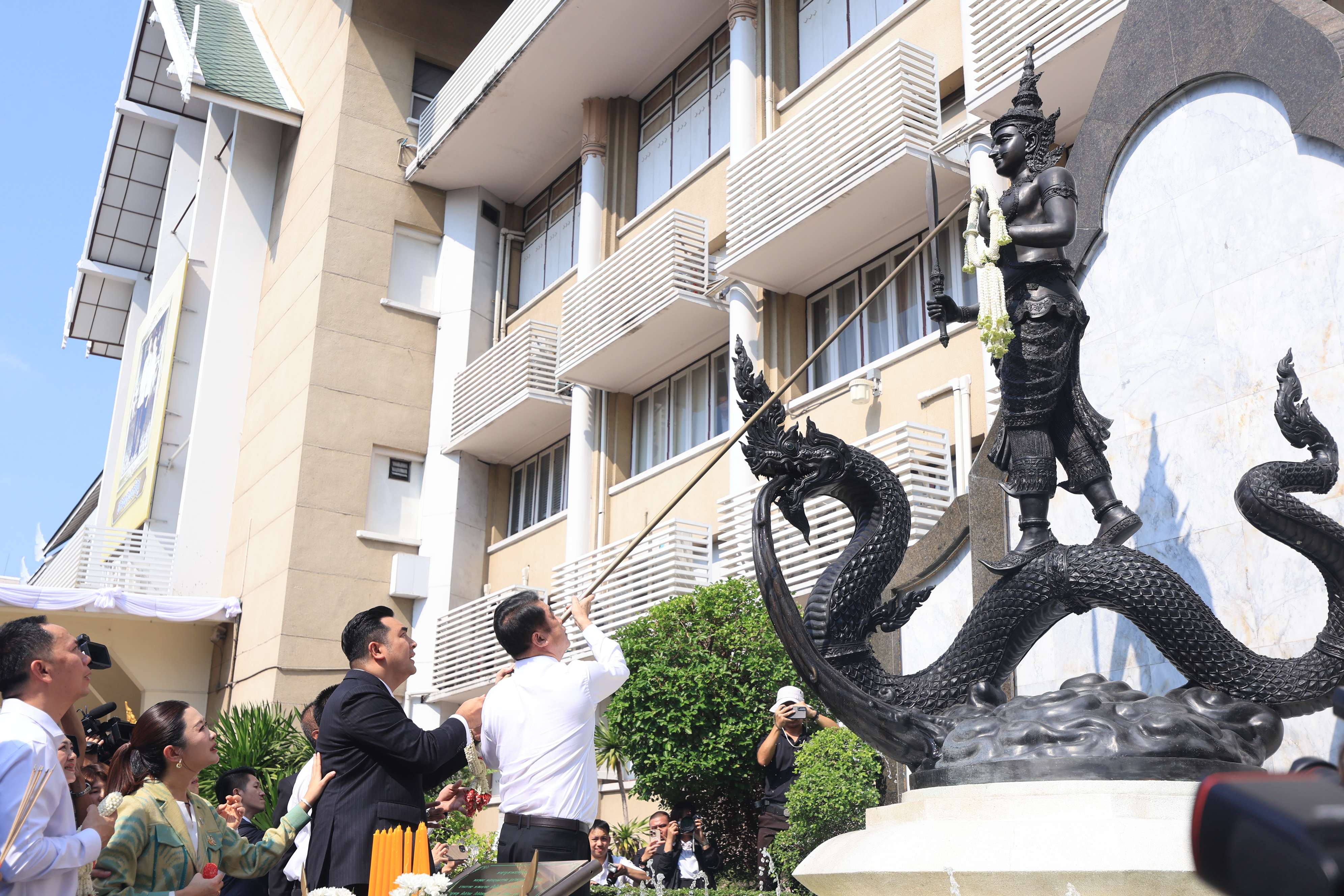 title - คณะผู้บริหาร ส.ป.ก. ร่วมพิธีสักการะสิ่งศักดิ์สิทธิ์ประจำกระทรวงเกษตรและสหกรณ์ ในโอกาสเข้ารับตำแหน่งของรัฐมนตรีว่าการกระทรวงเกษตรและสหกรณ์ และรัฐมนตรีช่วยว่าการกระทรวงเกษตรและสหกรณ์ 